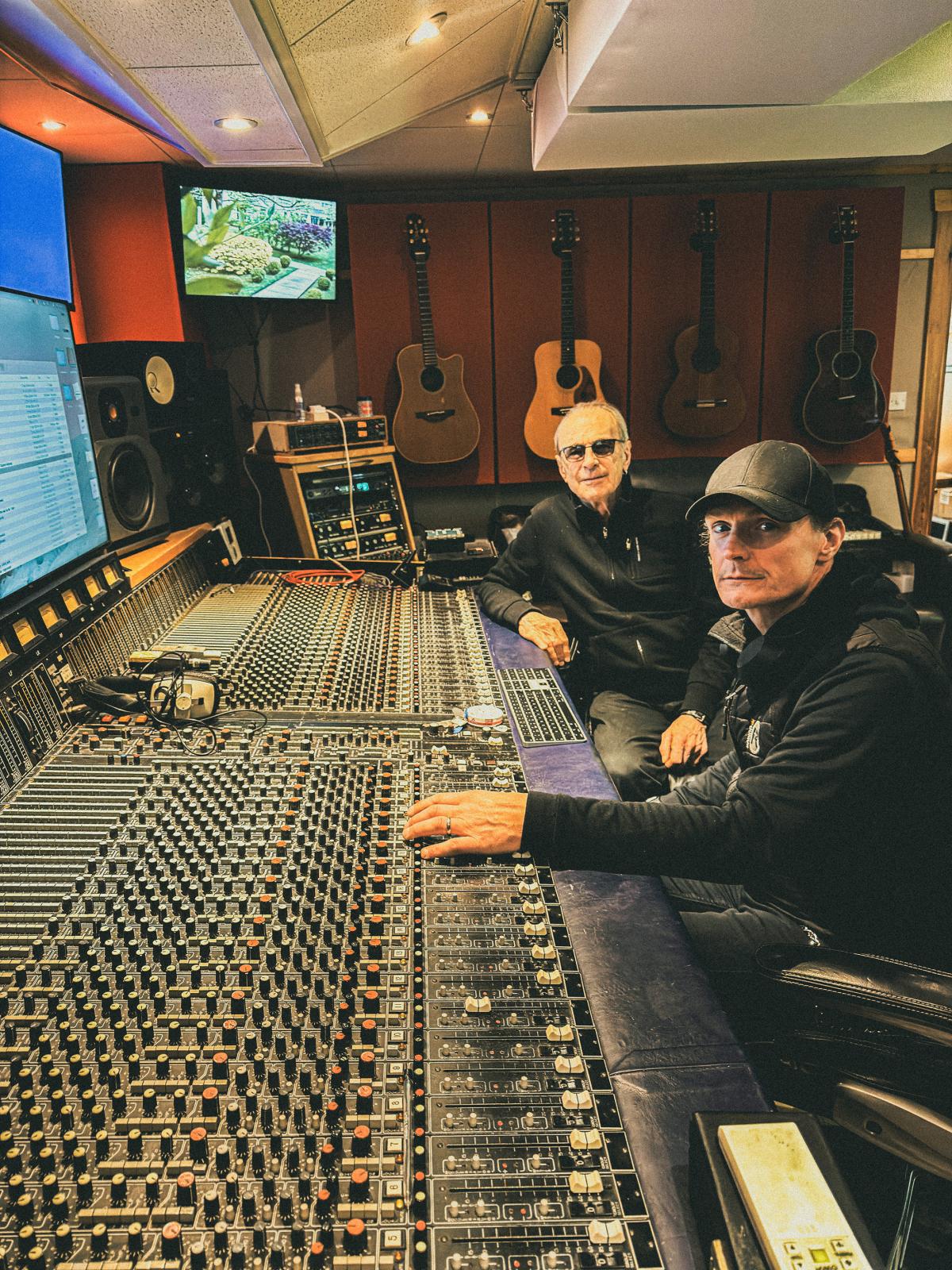 Francis Rossi with a Harrison 32Classic in a recording studio