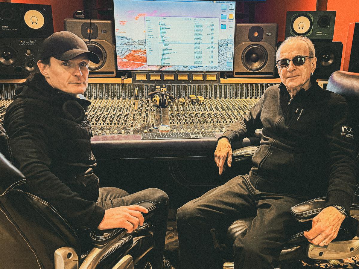 Francis Rossi with a 32Classic console by Harrison Audio